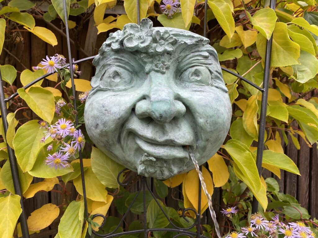 Wasserspeier aus Bronze für Wand und Garten aus unserer Werkstatt